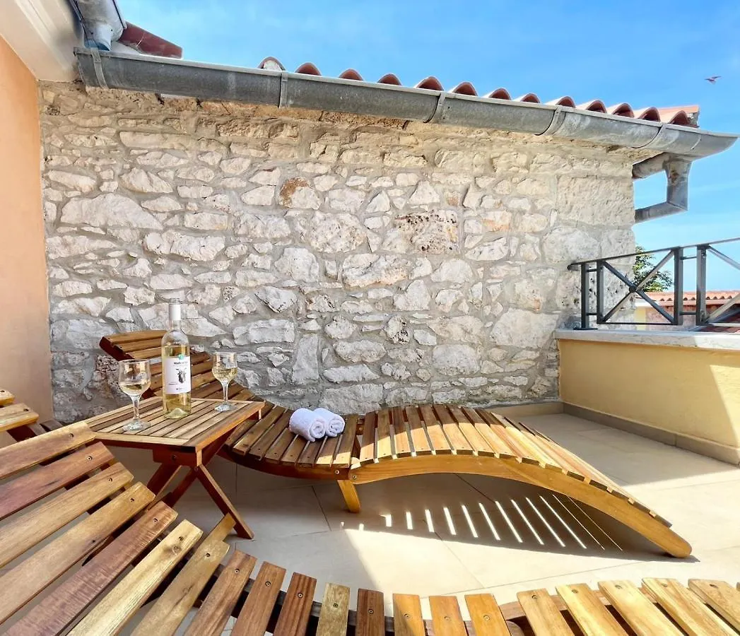 Apartments Ladonja Medulin