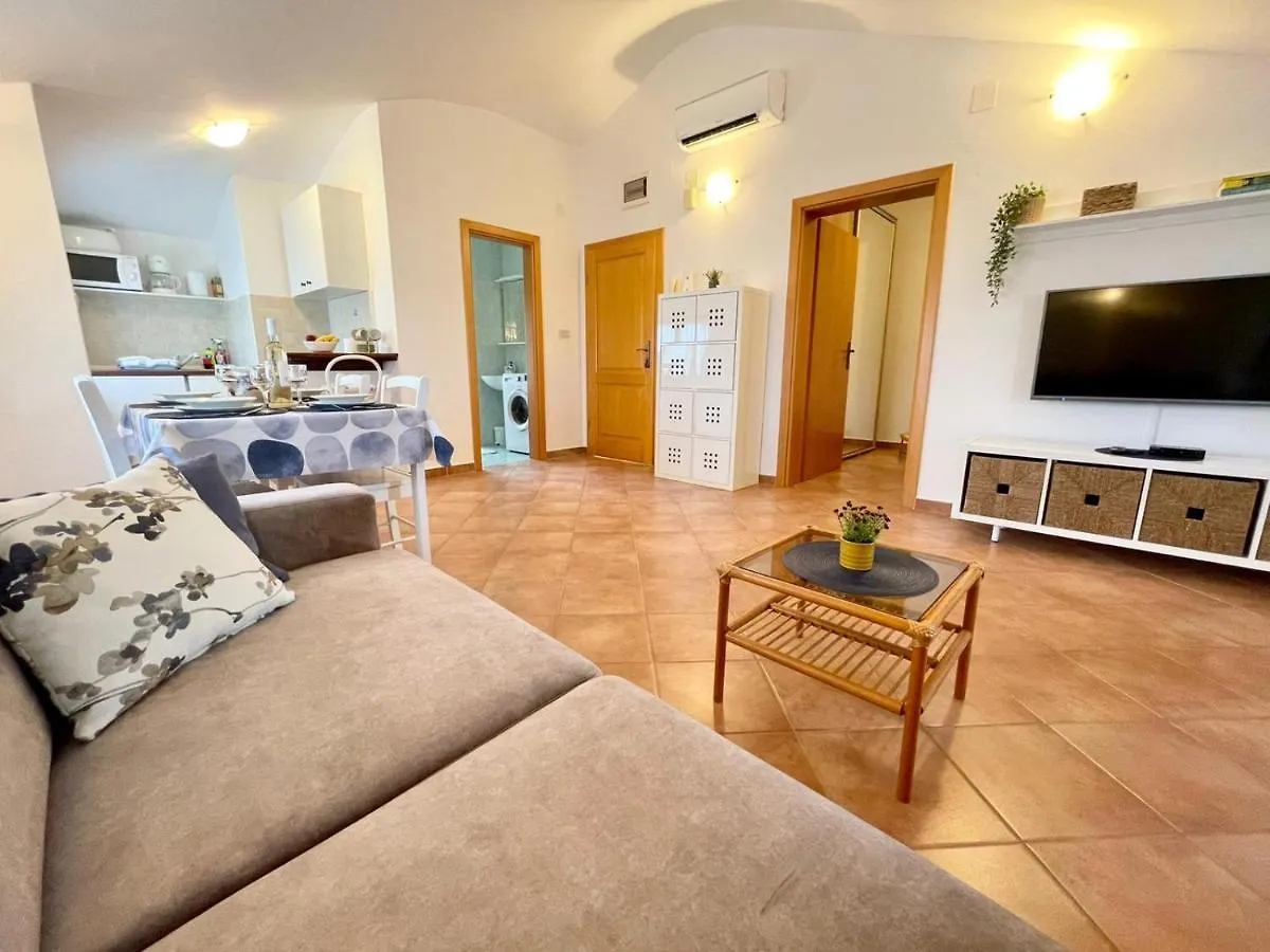 Apartments Ladonja Medulin